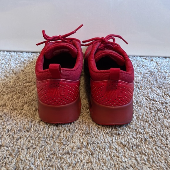 Red Nike Thea - Picture 3 of 9